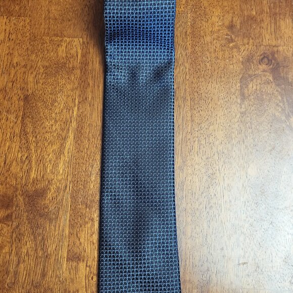 Stafford ~ Geometric / Solid Necktie ~ Excellent Condition - Picture 3 of 6